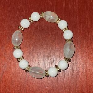 Elegant White and Gold Beaded Bracelet